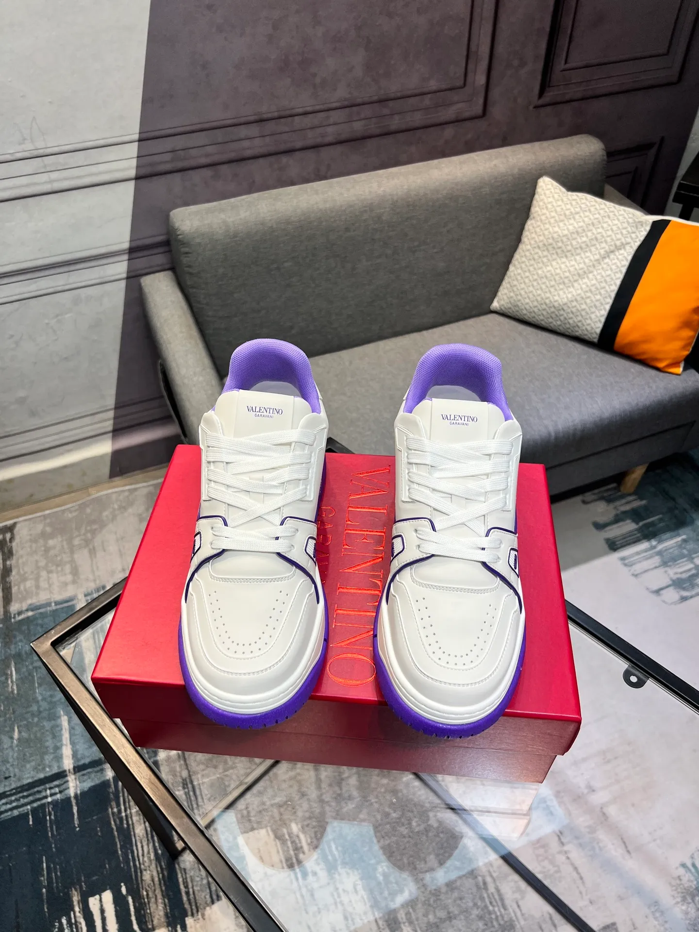 Men's Men's Shoes 💰660 Valentino 2023 early autumn new star shoes are now online! Wang Hedi and Ren Jialun have been worn by many celebrities. Who can refuse the same couple shoes as Wang Hedi! The design of Stars Stab My Heart is cool and spicy. The material of the shoes is cowhide, and every color is beautiful! Size 35-40, men’s size 39-44 (women’s 41, men’s 38, 45🉑️customized)
